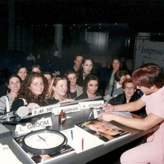 Bari Italia Despues del cierre del evento y el honor de los-autografos